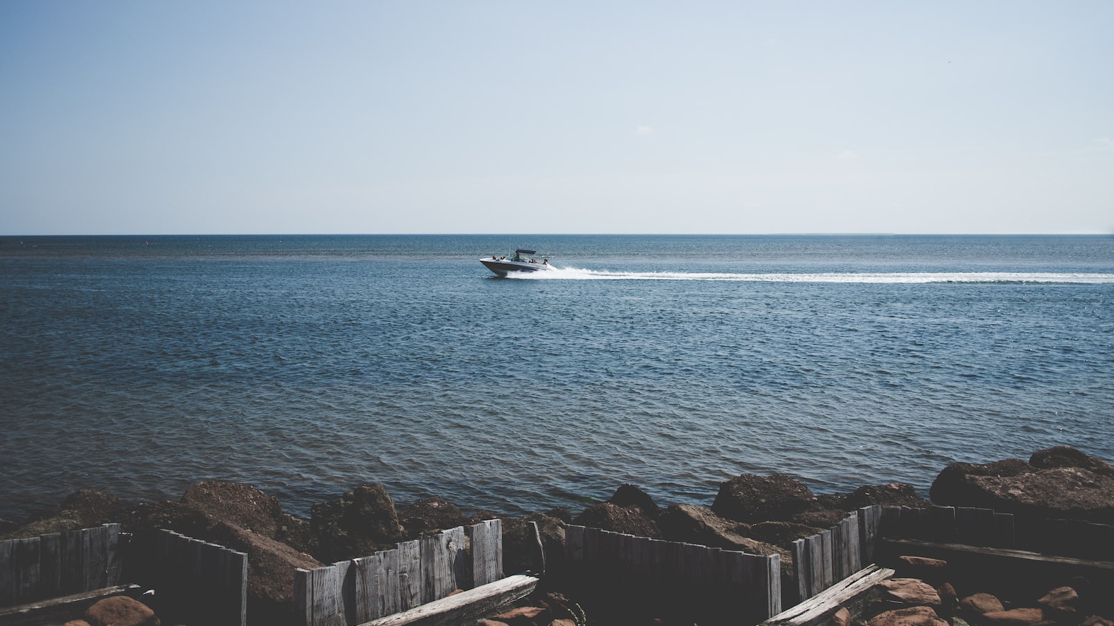 - Why Boat Waxing is Essential⁣ for ‍Maintaining ⁢Your‌ Vessel's Appearance and Performance